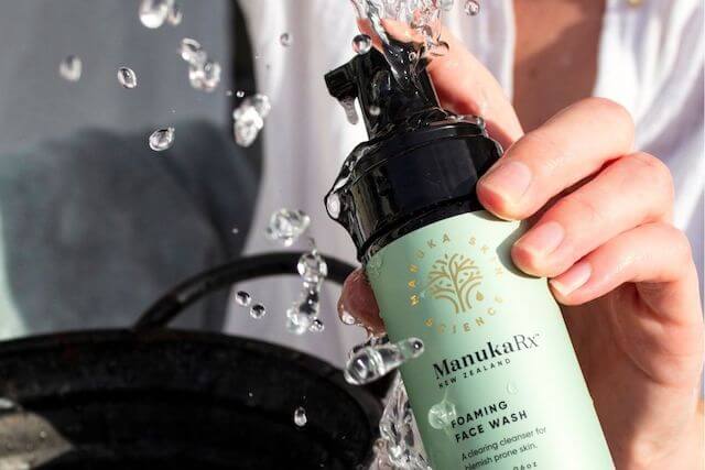 Foaming face wash with water splashing